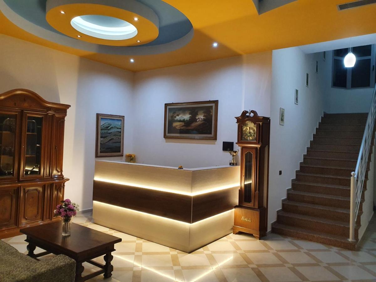 Risus Hotel Golem (Tirana) Exterior foto