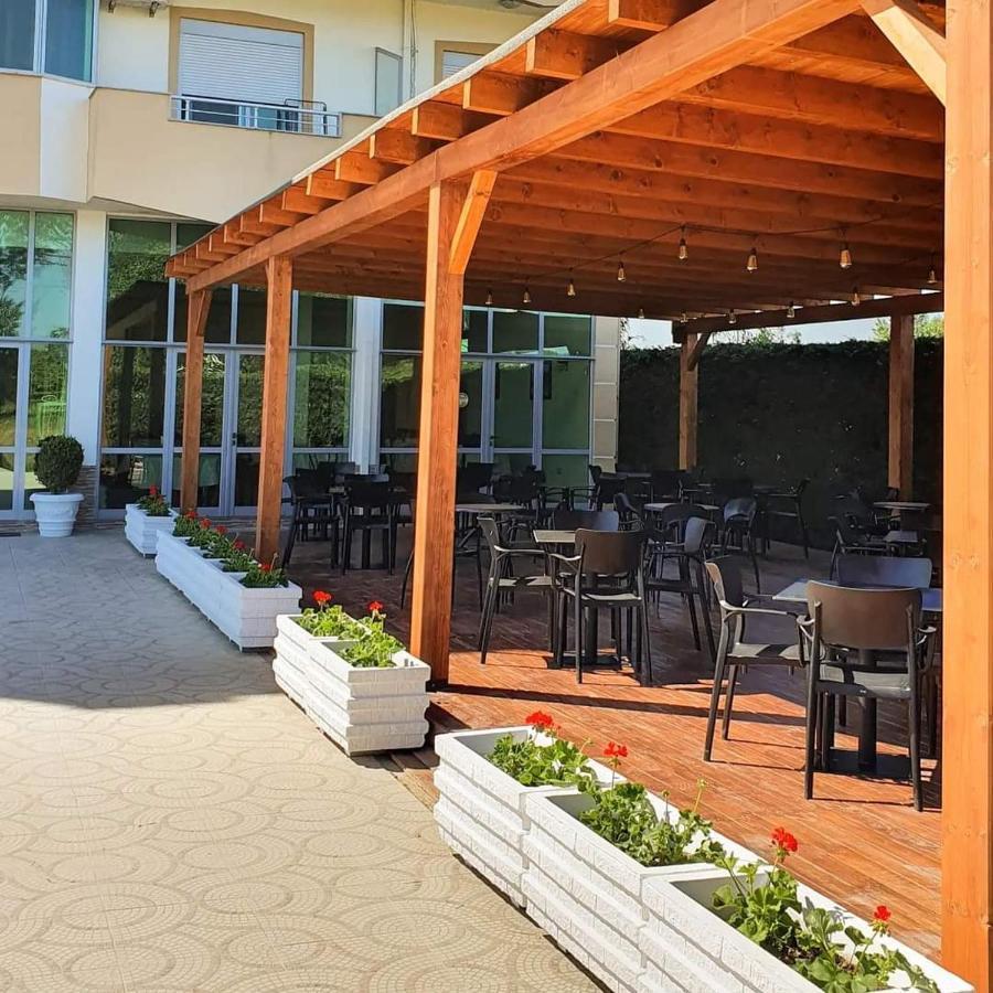 Risus Hotel Golem (Tirana) Exterior foto