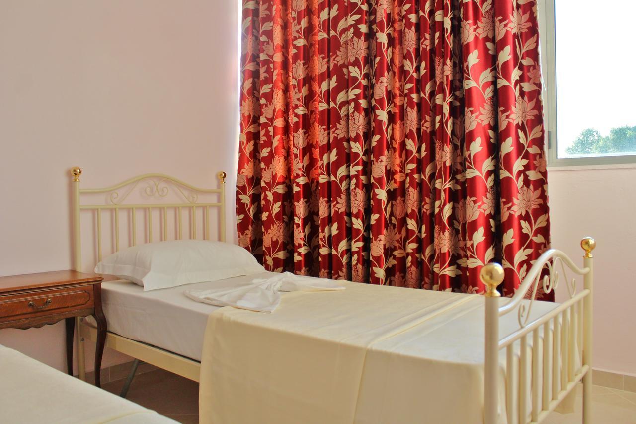 Risus Hotel Golem (Tirana) Exterior foto